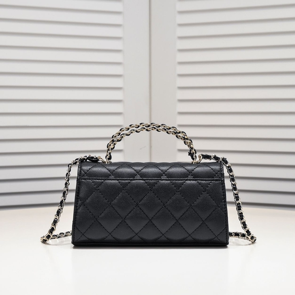 シャネルバッグ側面デザイン